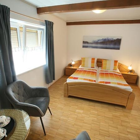 Winzerzimmer - Weingut Tinhof Eisenstadt Bagian luar foto
