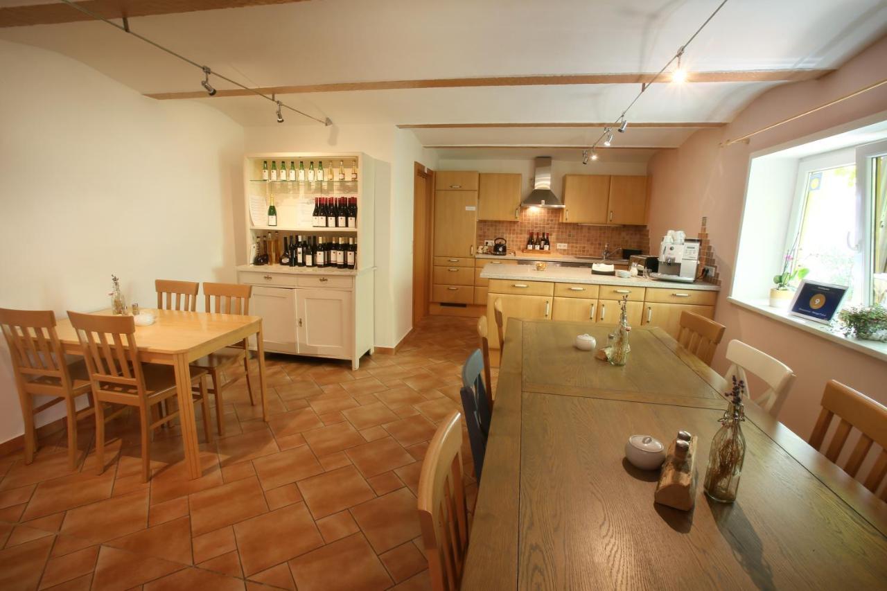 Winzerzimmer - Weingut Tinhof Eisenstadt Bagian luar foto