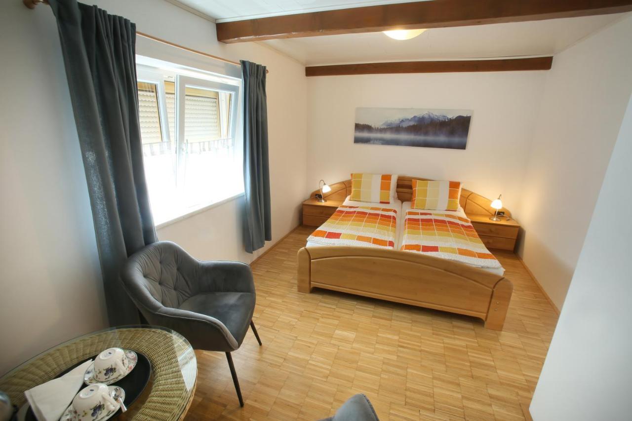 Winzerzimmer - Weingut Tinhof Eisenstadt Bagian luar foto