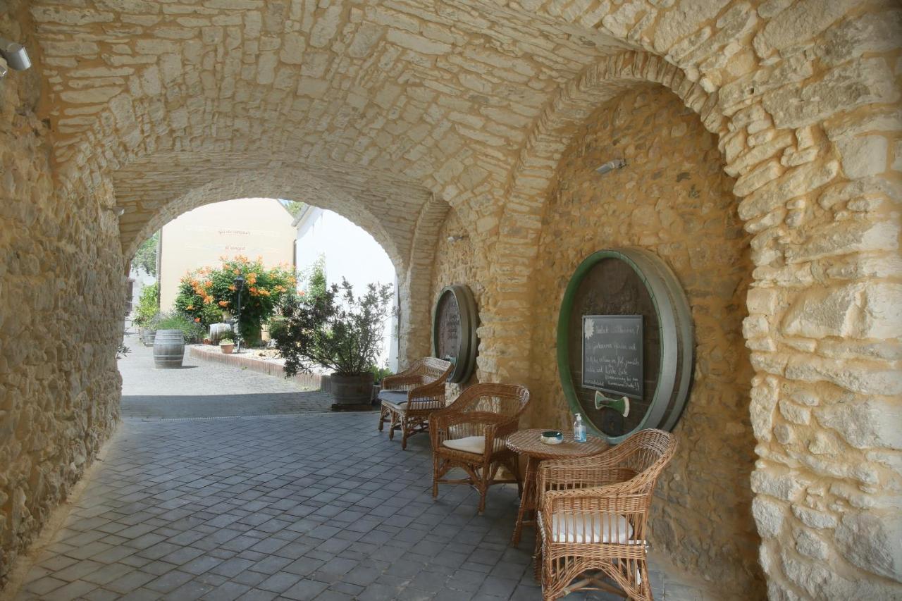 Winzerzimmer - Weingut Tinhof Eisenstadt Bagian luar foto