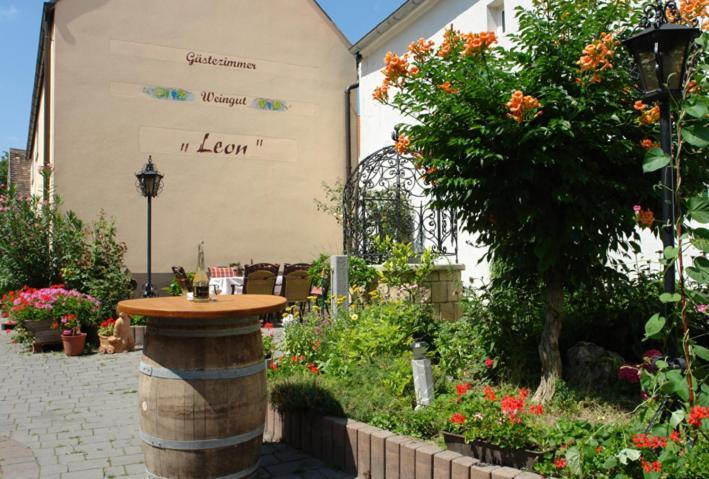 Winzerzimmer - Weingut Tinhof Eisenstadt Bagian luar foto
